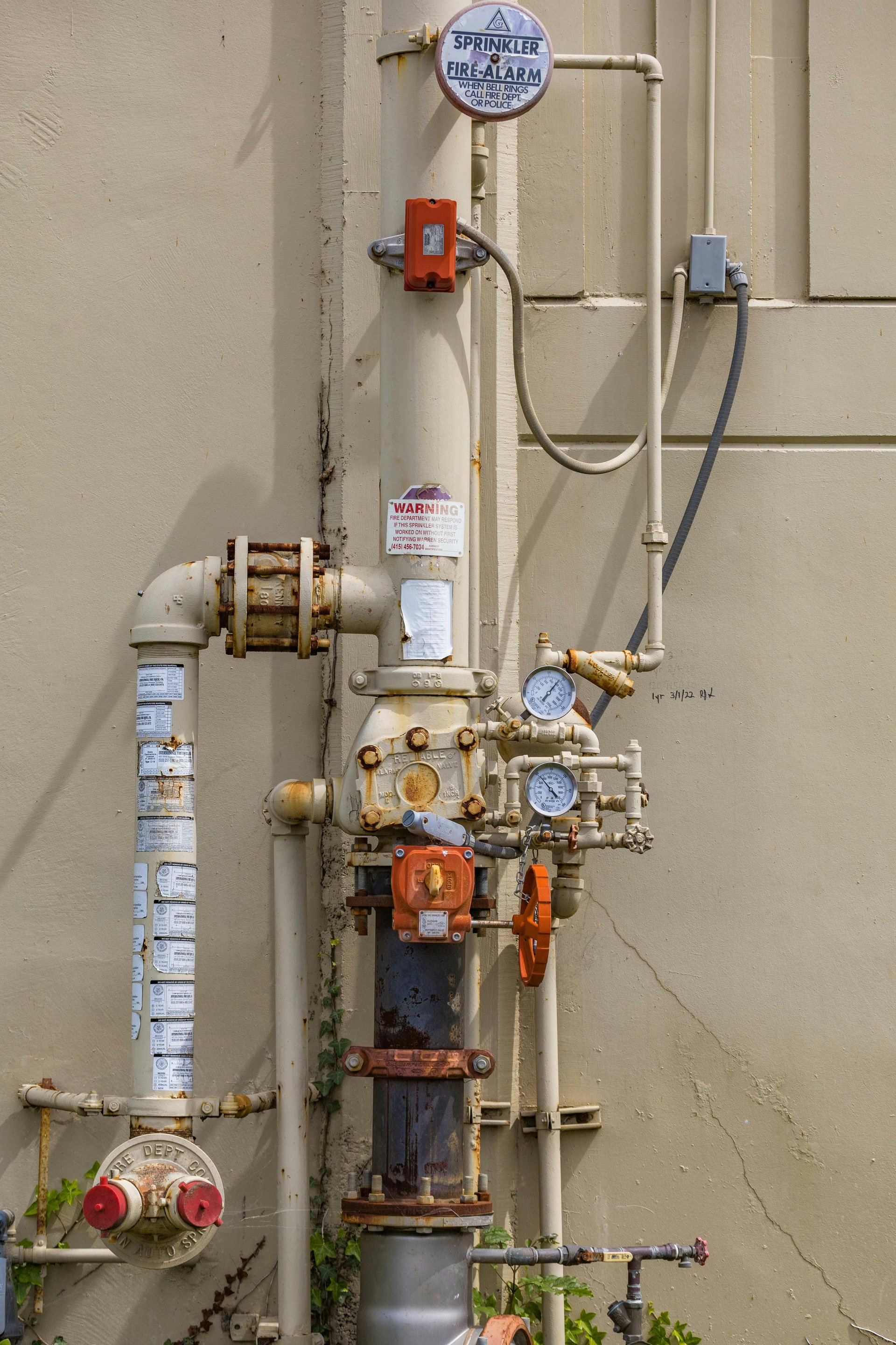 Yangın tesisatı projesi için sprinkler ve vana sistemi